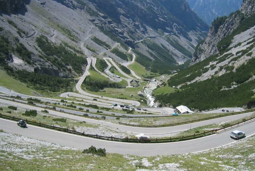 stelvio-bochten-uitzicht-west-bormio